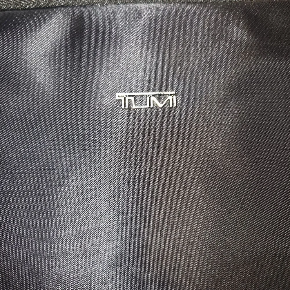 TUMI for Delta One Business Class Purple Trim Soft Amenity Pouch Travel Cosmetic